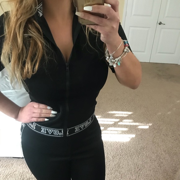 NEW WITH TAGS BEAUTIFUL 2PC LOVE PINK SET - Picture 5 of 7